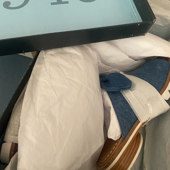 New Bernardo Alice Denim Bow Slide Sandals - Picture 6 of 7